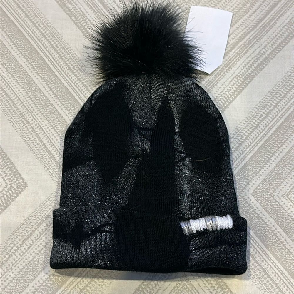 Stitch’d Women’s/Juniors Black & Silver Pom Pom Winter Hat